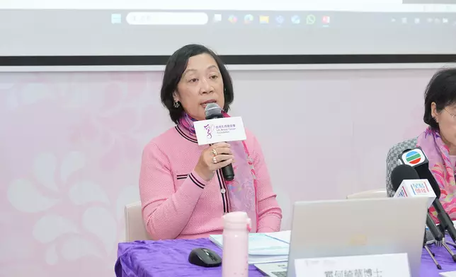 香港乳癌基金會主席霍何綺華博士表示，早於2018年，基金會已向政府提交《施政報告》建議書，倡議乳癌篩查三步走策略，首先為高危女性提供乳房篩查，然後在低收入地區啟動試點篩查計劃，最後根據前兩個階段的經驗進行全民篩查。