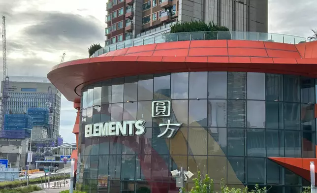 圓方新增的充電設施包括首次引入的六個雙槍充電樁，同時支援香港普遍使用的「歐標槍」及內地的「國標槍」。巴士的報記者攝