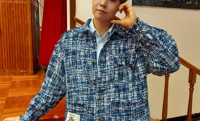 冼靖峰（Archie）借歌為師生打氣兼大玩遊戲。