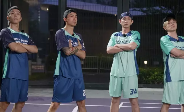 （左起）MIRROR成員Alton、AK、Lokman、Frankie 組隊去踢夜波。
