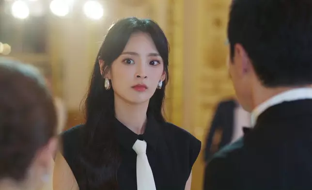 陳楨怡一衝入會場就不斷指罵鍾鎮濤。