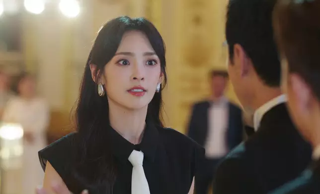 陳楨怡一衝入會場就不斷指罵鍾鎮濤。