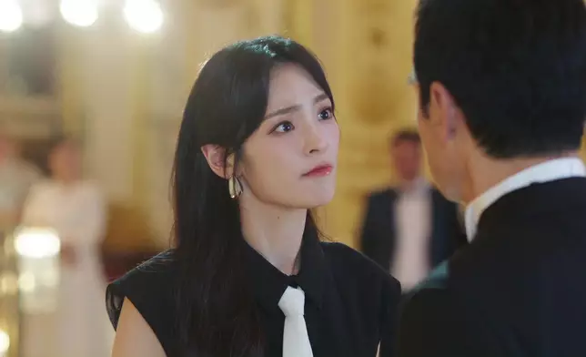 陳楨怡一衝入會場就不斷指罵鍾鎮濤。