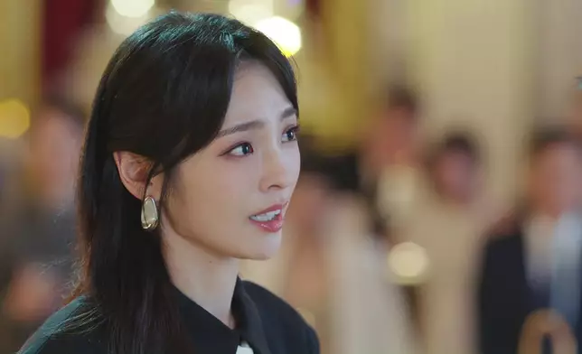 陳楨怡一衝入會場就不斷指罵鍾鎮濤。