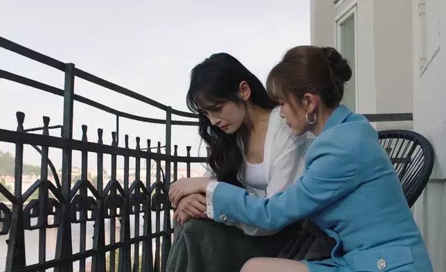 陳楨怡匿埋喺屋企喊，好彩家姐蔣家旻上門安慰。