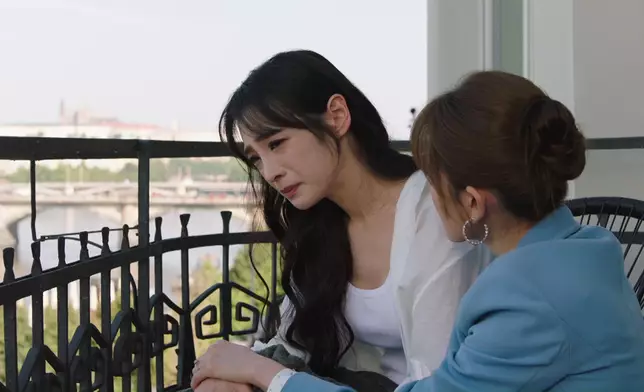 陳楨怡匿埋喺屋企喊，好彩家姐蔣家旻上門安慰。