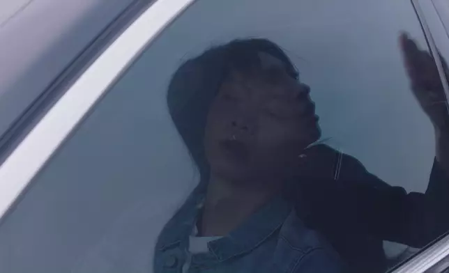 原來是想起男友企圖自殺。