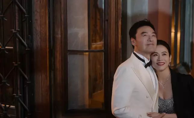 哥與宣萱真實年齡雖然相差17歲，但二人這次飾演夫妻不但零違和、並獲讚CP感十足兼配搭有新鮮感。