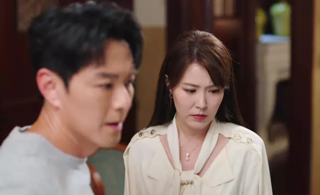 呢個Look，顯得劉佩玥好有女人味。