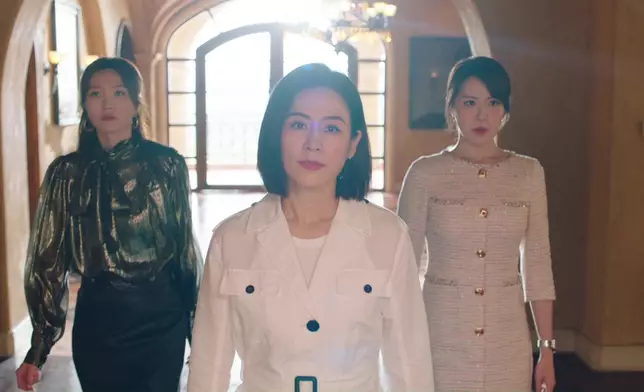 宣萱在第一集中換了Total 7個造型，可謂集專業、知性、華美、女強人於一身