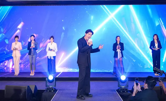 「中年好聲音3」歌手趙浚承則獻上好歌籌款。