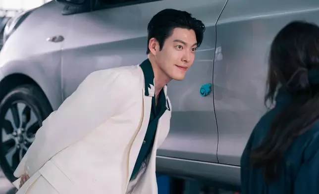 金宇彬飾演神燈精靈伊布利斯。 Netflix 官方X圖片