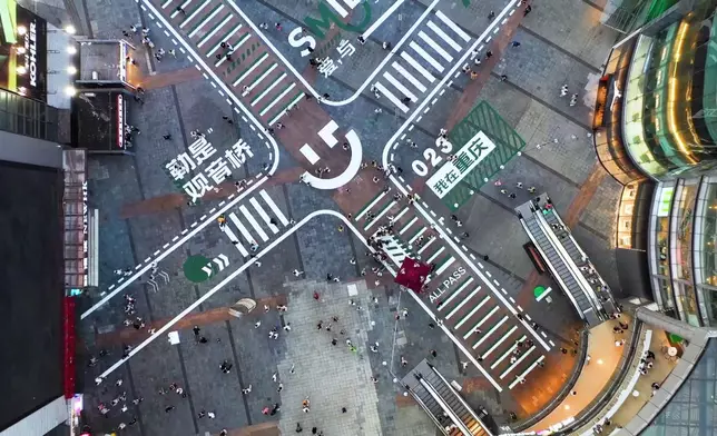 三人抽取重慶盲盒！