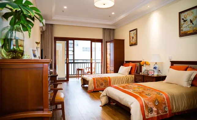 勞福局現推行3年先導計劃，讓有自理能力、領取綜援的長者試入廣東省24家內地院舍。 資料圖片