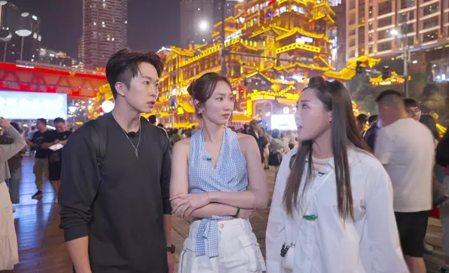 晚上遊覽重慶著名景點洪崖洞。