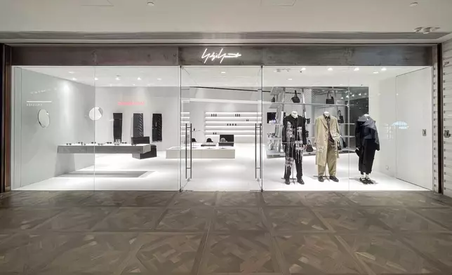 時尚品牌Yohji Yamamoto擴展至複式店面，以更舒適的空間呈獻簡約時尚。