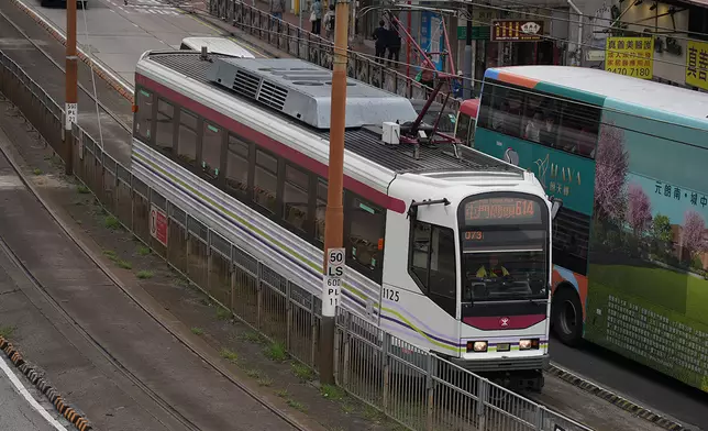輕鐵。巴士的報記者攝