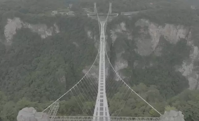 三人還會根據盲盒指示來到張家界國家森林公園。