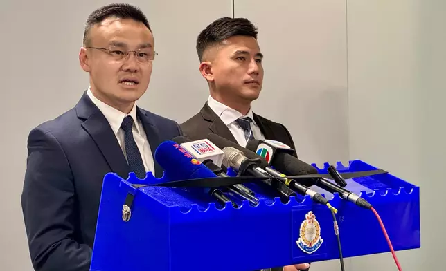 港島總區重案組第一隊總督察文智陽及總區重案組第1B 隊主管黃立人高級督察。