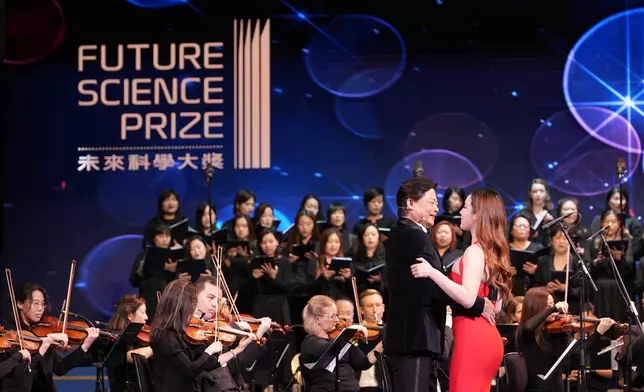 今屆頒獎典禮特別結合音樂會形式，邀來多位國際知名的音樂表演單位傾力參與，包括世界著名歌唱家莫華倫、王冰冰等，展現科學與藝術的完美結合。