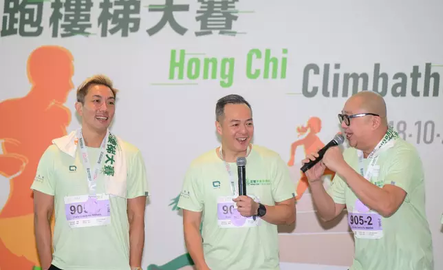 警務處處長周一鳴、藝人林盛斌及歌手劉浩龍完成「匡智慈善星級跑」後分享感受。