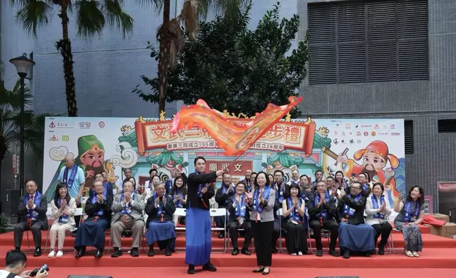 東華三院舉行「文武二帝出巡暨秋祭大典」。