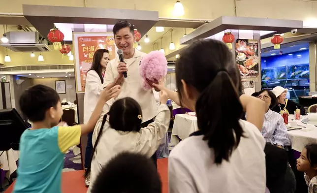 范振鋒非常受小朋友歡迎！