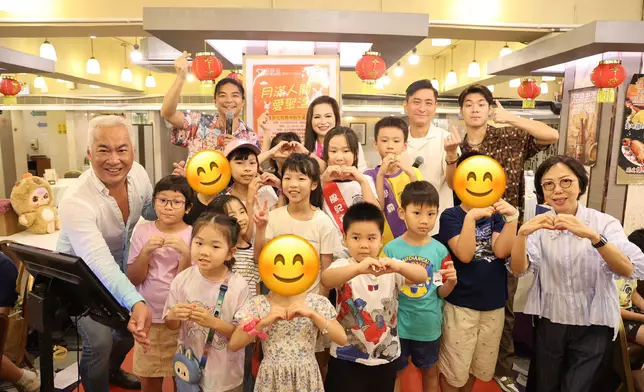 樊亦敏、范振鋒、謝家俊、張光宇、張本立與小朋友影大合照時齊齊俾心心！