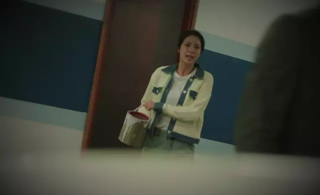 陳曉華淋郭晉安紅油做見面禮。