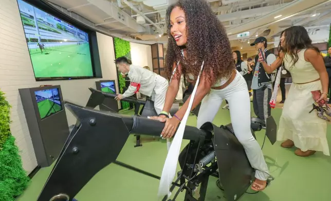 Now United亦參與全新互動體驗區「騎者練成」，試玩六款電子訓練設施。