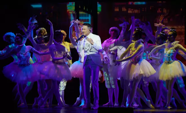 與樂迷共渡聖誕節及除夕。