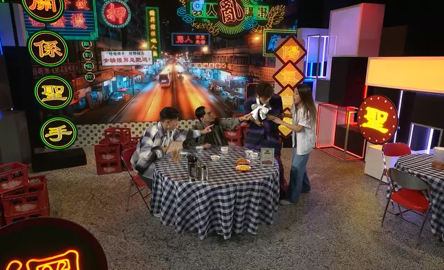 Helen「關心」193穿太厚的衣服，被Thor和灘叔制止。