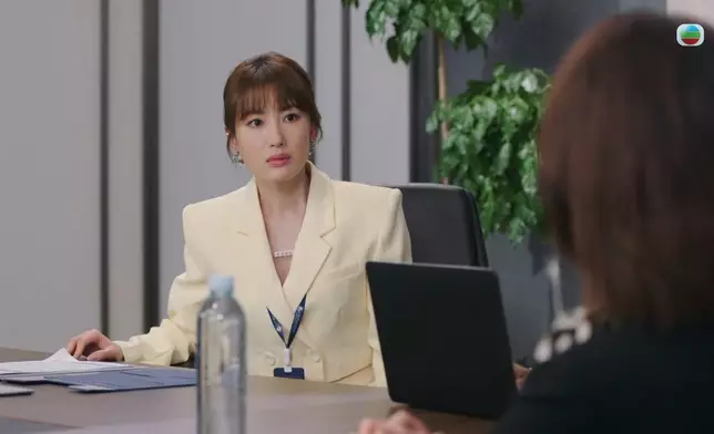 轉個頭畀謝雪心罷免埋一份，短短一集便由「集團主席」貶回「前成員」。