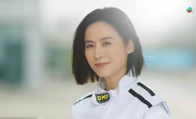 陳展鵬和宣萱的型格賽車look。