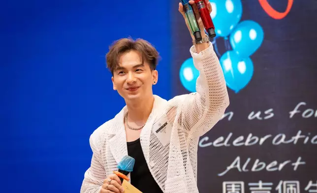 歌迷送私家咪！