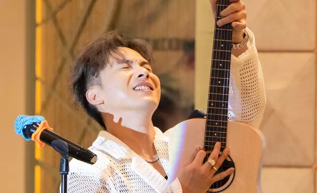 吉吉表示好掛着香港的歌迷！