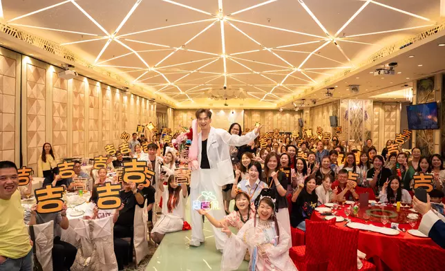 吉吉與歌迷慶祝其39歲牛一。