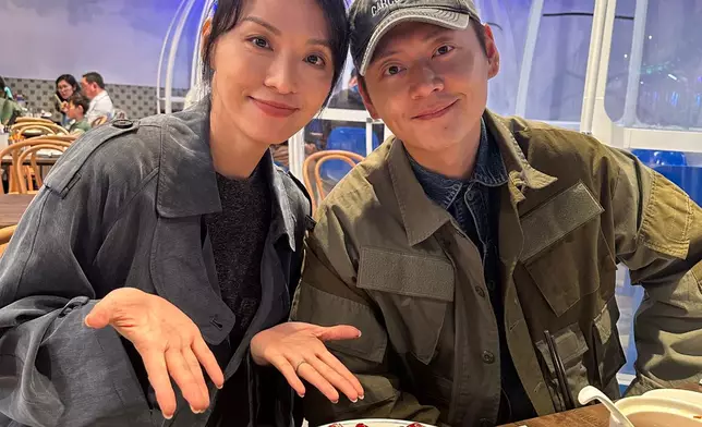 兩位藝人亦接受了本地媒體2CR電台及SBS電台的專訪，更到不同地方享受美食，落力宣傳。