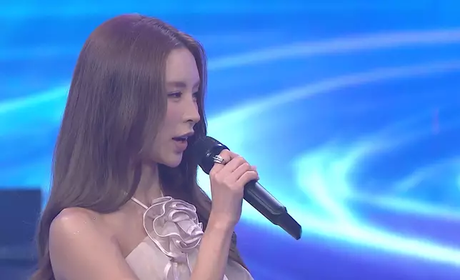 而專誠由台灣飛到香港助陣的Elkie坦言：都算係我一個小挑戰，希望藉住呢次機會可以展示畀大家睇都可以唱抒情歌。