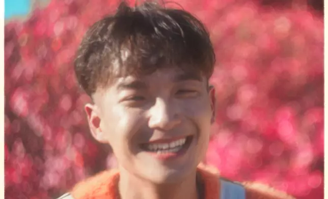 負責作曲編曲的Andrew述說他中學年代的歌唱比賽，曾不准男女合唱。