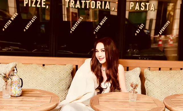 溫碧霞向來駐顏有術。