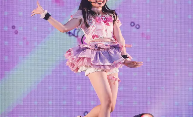 以廣東話打招呼。