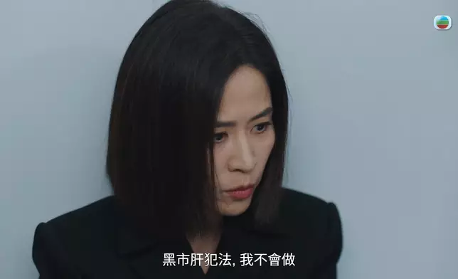 Ronny逐個威脅為父親進行手術。