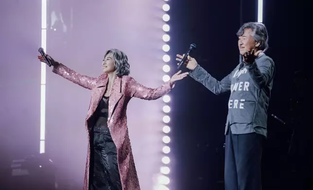 林子祥×葉蒨文時隔27年後，再度舉辦一連五場《白頭到老WEARE ONE世界巡迴演唱會》 首場個唱，昨晚（9日）開鑼。