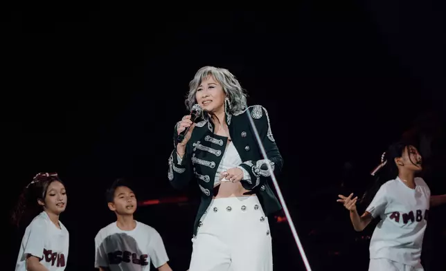 Sally晒馬甲線狂跳13分鐘！