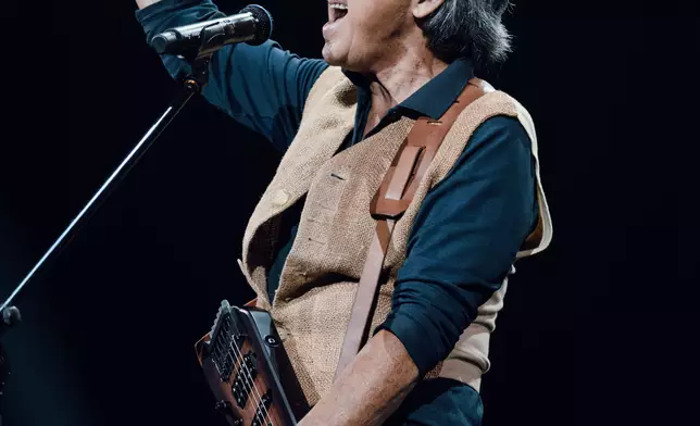 阿Lam唱《海闊天空》感觸落淚。