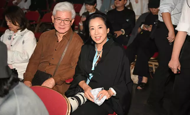 朱玲玲及丈夫羅康瑞前來捧場。