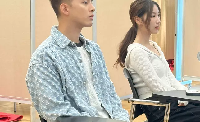 何廣沛（Matthew）與 詹天文（Windy）體驗急救課程。