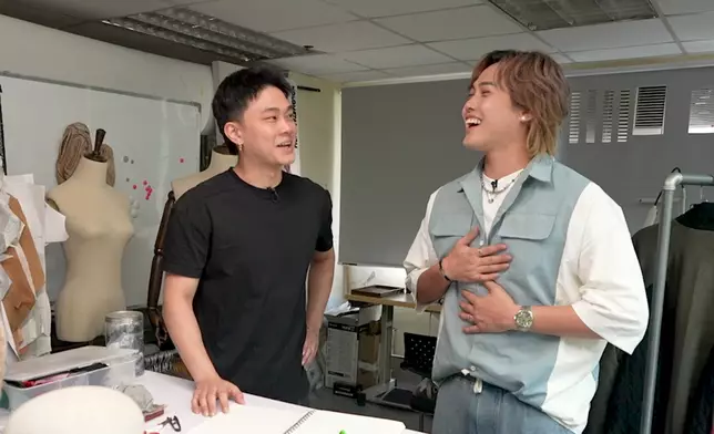 起初許俊豪擔心：「淨係可以遮住啲重要部位，遮唔遮到個肚腩。」