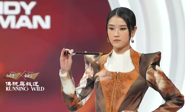 方思敏與潘靜文將挑戰馬術服。